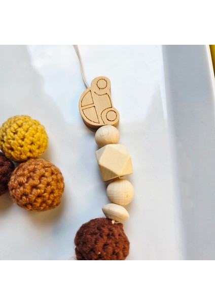 Arabalı Kahverengi İsimli Bebek Emzik Zinciri Askısı fiyatları