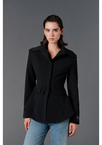 Çift Cep Detaylı Blazer Ceket