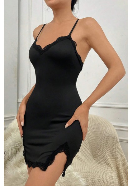 Kadın Siyah Göğsü ve Bacakları Dantelli Yırtmaçlı Şık Gecelik modelleri