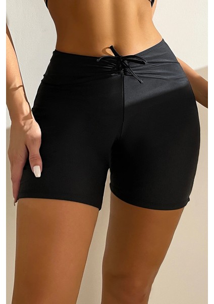 Kadın Siyah Önden Bağcıklı Deniz Şortu
