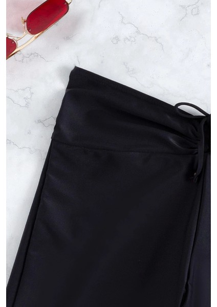 Kadın Siyah Önden Bağcıklı Deniz Şortu fırsatları