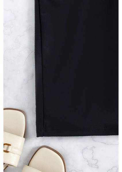 Kadın Siyah Önden Bağcıklı Deniz Şortu indirimleri