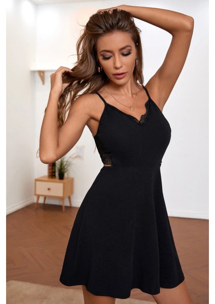 Kadın Siyah Ip Askılı, Sırtı ve Göğsü Dantel Detaylı Şık Gecelik modelleri