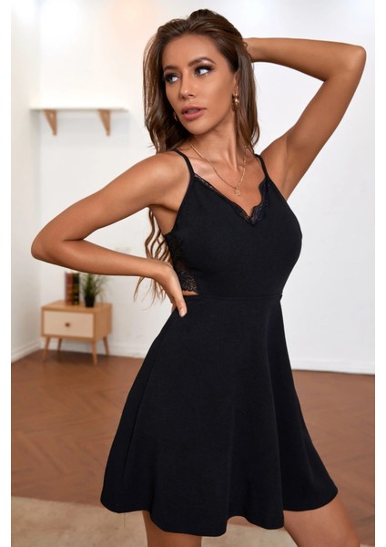 Kadın Siyah Ip Askılı, Sırtı ve Göğsü Dantel Detaylı Şık Gecelik fırsatları