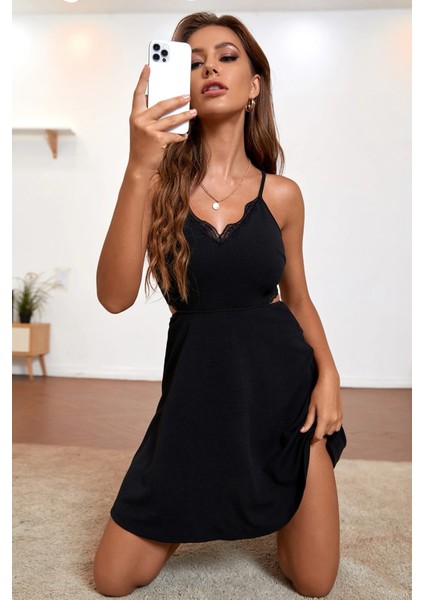 Kadın Siyah Ip Askılı, Sırtı ve Göğsü Dantel Detaylı Şık Gecelik indirimleri