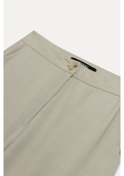 Düz Kesim Yırtmaçlı Pantolon
