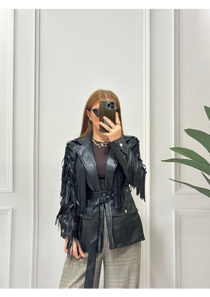 Regular Kalıp Püskül Detaylı Kemerli Deri Ceket