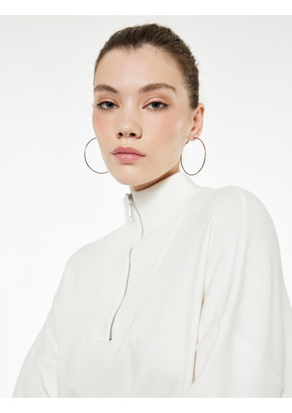 Uzun Kollu Dik Yaka Viskon Karışımlı Yarım Fermuarlı Triko Kazak