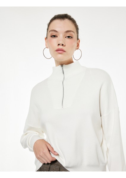 Uzun Kollu Dik Yaka Viskon Karışımlı Yarım Fermuarlı Triko Kazak fiyatları