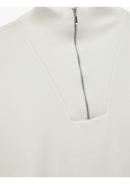 Uzun Kollu Dik Yaka Viskon Karışımlı Yarım Fermuarlı Triko Kazak