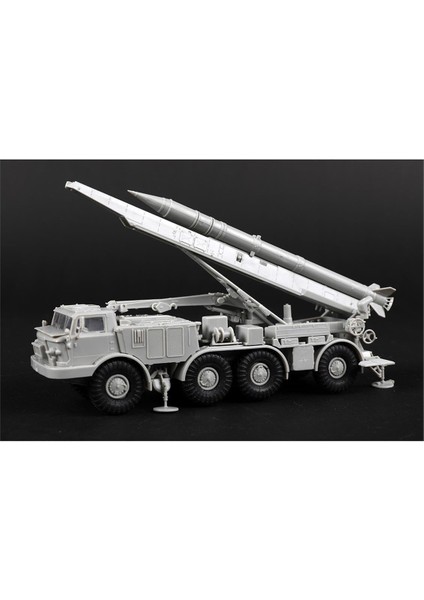 07179 1/72 Ölçek, Rus 9P113 Kamyon ve 9M21 (9K52 Luna-M) Kısa Menzilli Füze Sistemi (FROG-7), Plastik Model Kiti