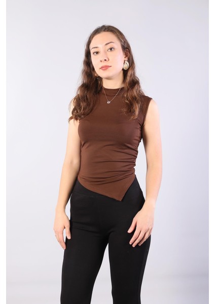 10642 Eteği Asimetrik Balıkçı Kolsuz Bluz