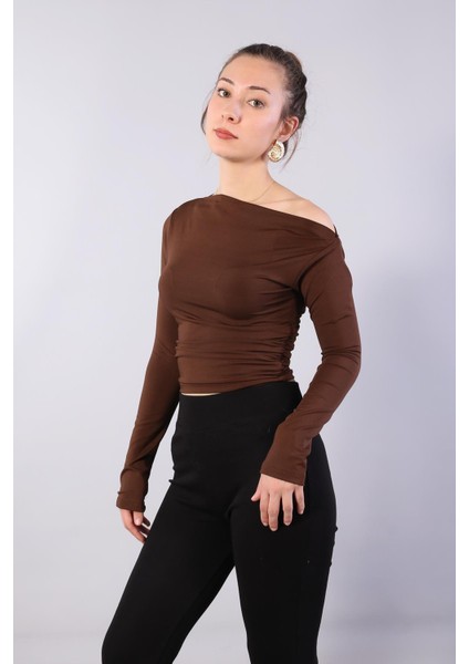 10740 Kayık Yaka Kenarları Büzgülü Bluz