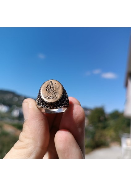 925 Ayar Gümüş Şık Tasarım Erkek Yüzük – El Işçiliği - Oval - Yan Kenarları Işlemeli -Bozkurt Detaylı