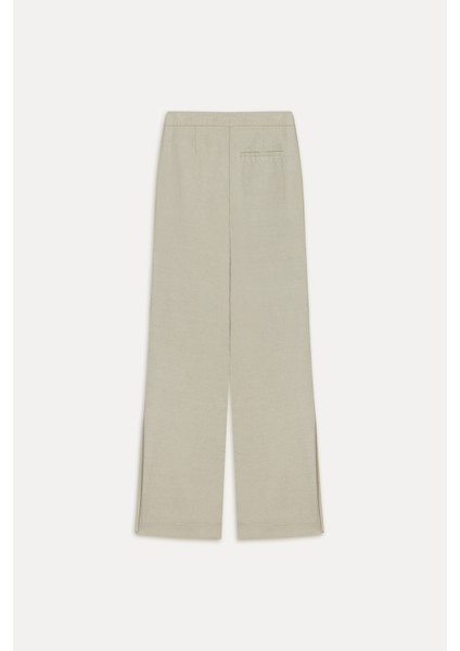 Düz Kesim Yırtmaçlı Pantolon