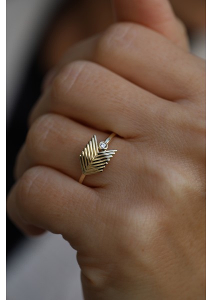 14 Ayar Altın Tek Taş Detaylı Iç Içe Başak Yüzük