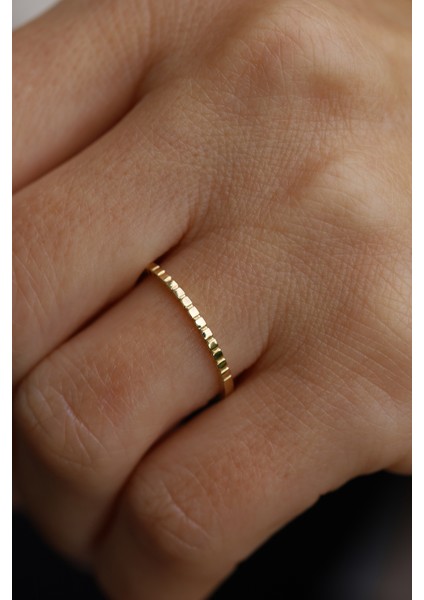 14 Ayar Altın Köşeli Geometrik Obje Dizisi Yüzük modelleri