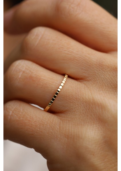 14 Ayar Altın Köşeli Geometrik Obje Dizisi Yüzük fırsatları