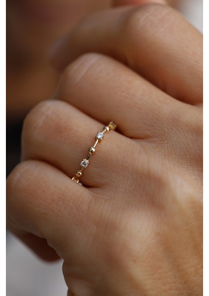 14 Ayar Altın Taş ve Top Detaylı Örüntü Yüzük