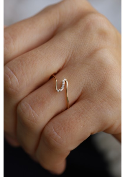 14 Ayar Altın Taş Detaylı Dalga Tasarım Yüzük