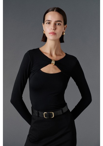 Cut Out Detaylı Bluz - Premium Edition