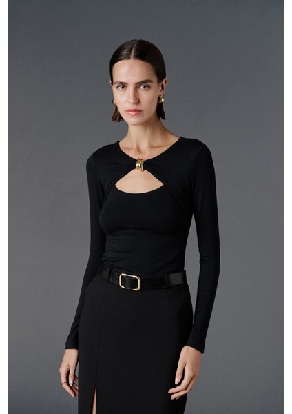 Cut Out Detaylı Bluz - Premium Edition fırsatları