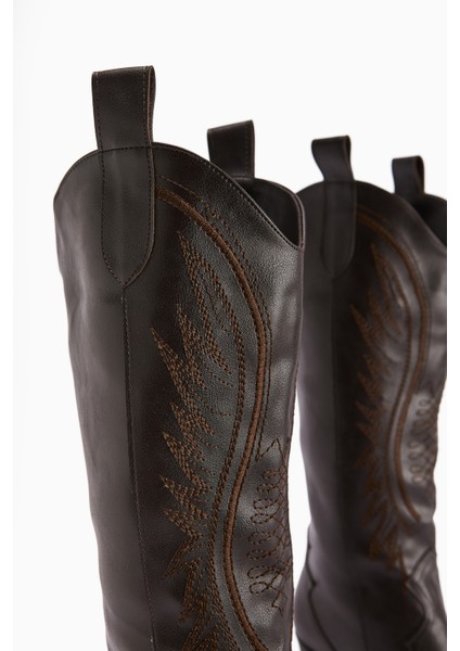 Kahverengi Nakışlı Kadın Kovboy Çizme Deri Malzeme 5 Cm Topuk Yüksekliği modelleri