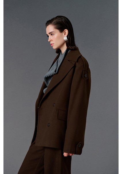 Kruvaze Yaka Oversize Kısa Kaban modelleri