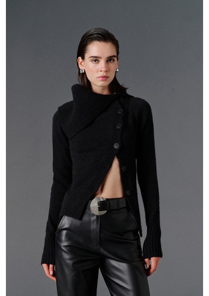 Dik Yaka Anvelop Düğmeli Kazak