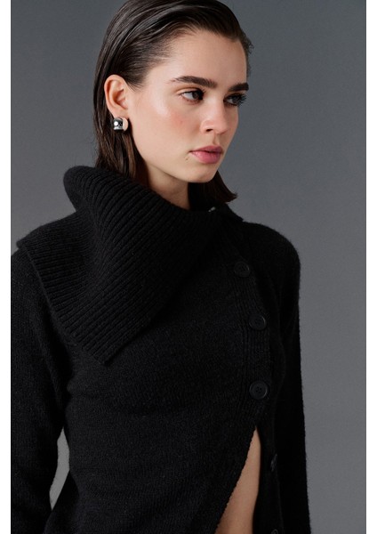 Dik Yaka Anvelop Düğmeli Kazak indirimleri