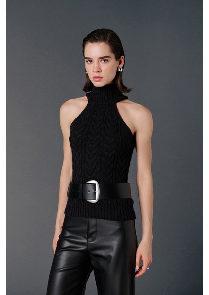 Örgü Desenli Kolsuz Triko Kazak