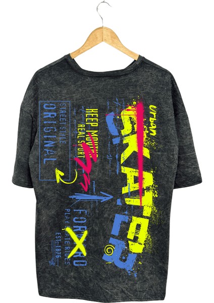 Skaters Graffi̇ti̇ T-Shi̇rt