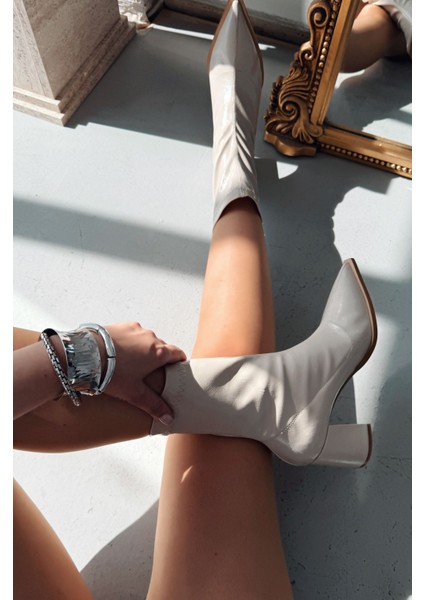 Caryne Kadın Topuklu Streç Bot Bej Rugan modelleri