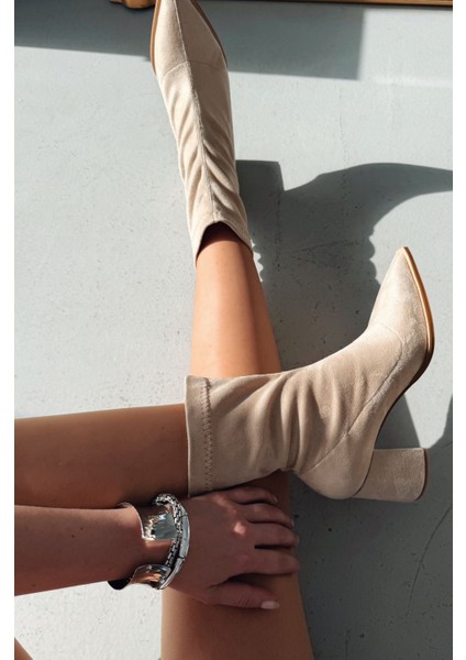 Caryne Kadın Topuklu Streç Bot Bej Süet modelleri