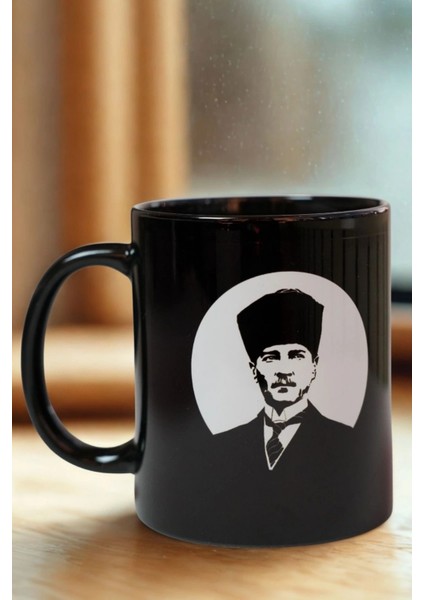 Atatürk Sevgisiyle Siyah Porselen Kupa, Özel Tasarım Portre Kalpli Baskılı 330 ml