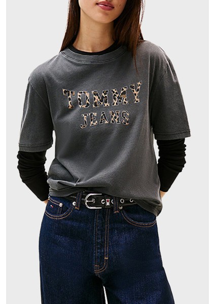 Leopar Logolu Pamuklu Boxy Fit Bisiklet Yaka T Shirt Bayan T Shirt DW0DW21957 Bds