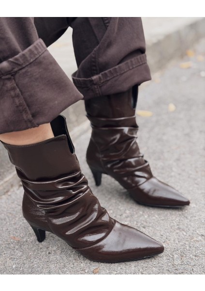 Corlin Kadın Topuklu Körüklü Bot Acıkahve Kırışık Rugan fiyatları