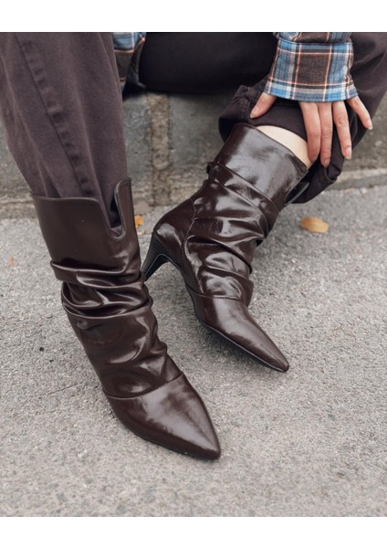 Corlin Kadın Topuklu Körüklü Bot Acıkahve Kırışık Rugan modelleri