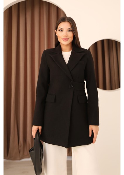 Kadın Siyah Yandan Kemer Detaylı Kaşe Kaban