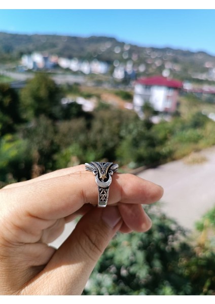 925 Ayar Gümüş Şık Tasarım Ay Yıldızlı Detay Erkek Yüzük – El Işçiliği - Oval - Yan Kenarları Işlemeli modelleri