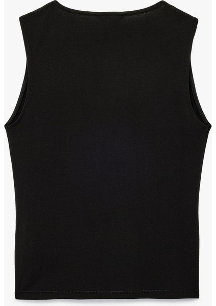 Slim Fit Metal Aksesuarlı Kolsuz Degaje Yaka Bluz fiyatları