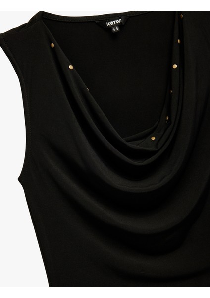 Slim Fit Metal Aksesuarlı Kolsuz Degaje Yaka Bluz modelleri