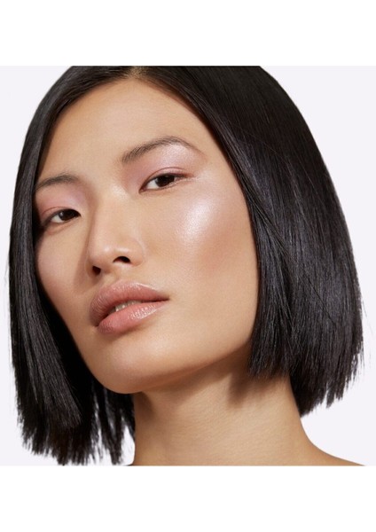 Işıltılı Parçacıklarla Cildin Soluk Görünümünü Canlandıran ve Aydınlatan Nemlendirici / Seyahat Boy modelleri