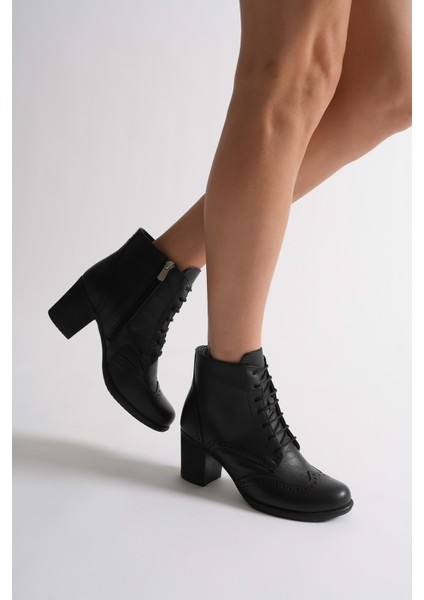 Kadın Hakiki Deri Lazer Detaylı Bağcıklı Bot - Siyah