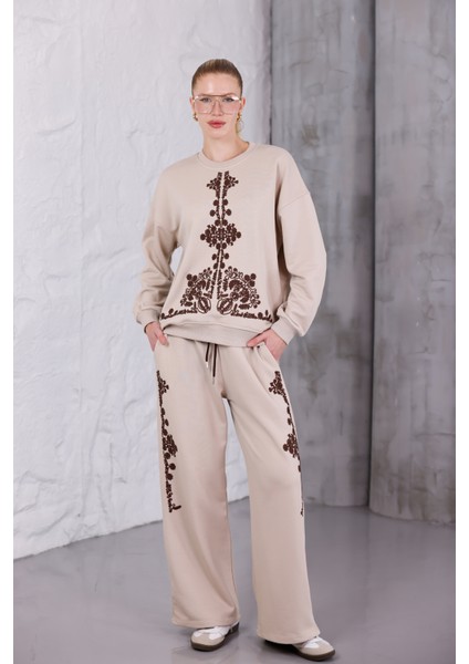 Nakış Detaylı Oversize Eşofman Takımı fiyatları