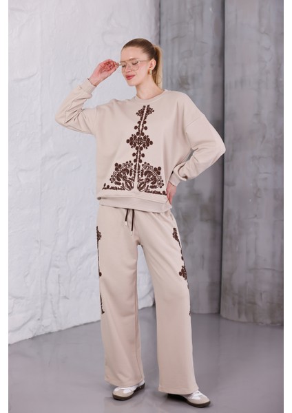 Nakış Detaylı Oversize Eşofman Takımı fırsatları