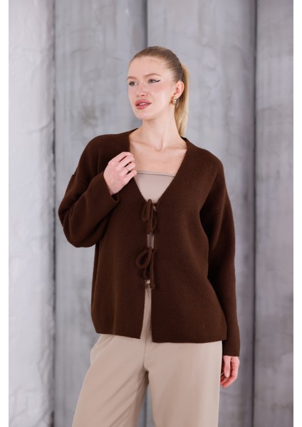 Bağlama Detaylı Dokulu Triko Hırka