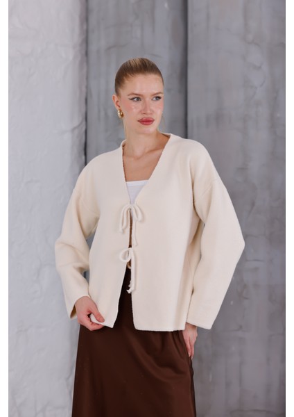 Bağlama Detaylı Dokulu Triko Hırka