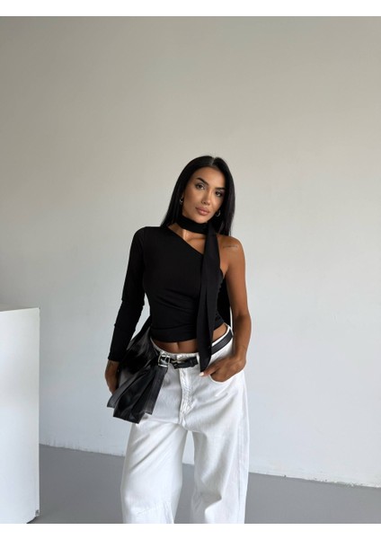 Asimetrik Yaka Fularlı Tek Kol Omuz Detaylı Sandy Kumaş Crop / Bluz fırsatları