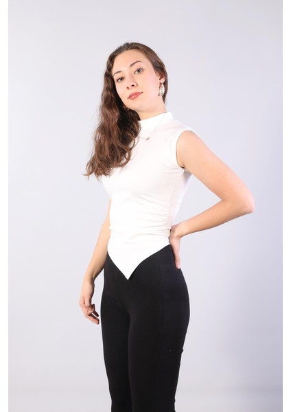 10642 Eteği Asimetrik Balıkçı Kolsuz Bluz